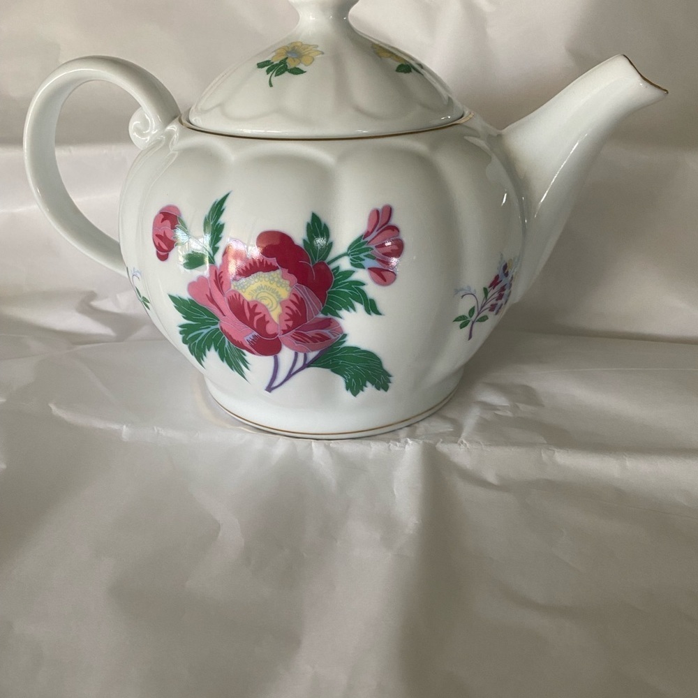Laura Ashley Teapot  VGC cottage shabby farmhouse boho English Tea Time​